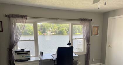 Cozy 3-bedroom river front cottage. 22 minutes from Notre Dame stadium.