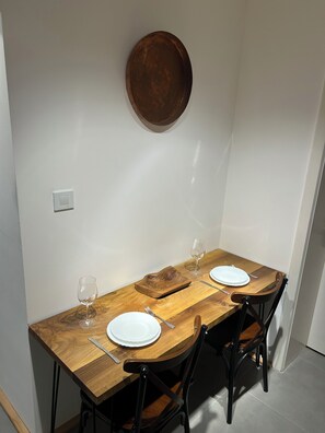 Dining - Affordable Cozy Apartment in Skopje (Skopje)