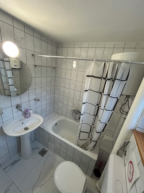 Bathroom - Affordable Cozy Apartment in Skopje (Skopje)