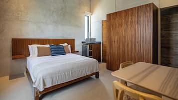 Habitación de diseño | Caja fuerte, tabla de planchar con plancha, wifi gratis