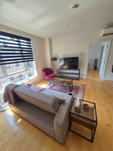 Luxurious & Spacious Stay in the Heart of Montreal