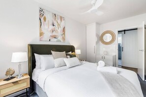 3 Schlafzimmer, Schreibtisch, Bügeleisen/Bügelbrett, WLAN