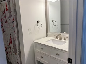Bruser, håndklæder, Sæbe, Toiletpapir