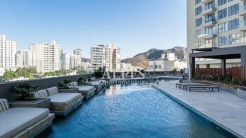 3 outdoor pools, open 8:00 AM to 7:00 PM, free cabanas