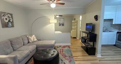 Move-in ready 1-BR monthly-rental condo near Univ of TN and downtown Knoxville