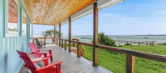 Castaways Cabin on Baffin Bay with Private Pier