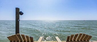 Castaways Cabin on Baffin Bay with Private Pier