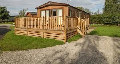 2-Bed Cabin - Sleeps 5 - Parking - Pet Friendly
