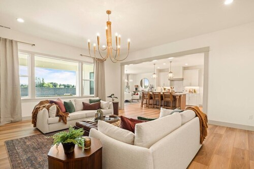 Luxury Family Retreat in Pasco | Sleeps 11