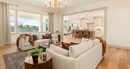 Luxury Family Retreat in Pasco | Sleeps 11