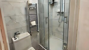 Unclassified image, 4 of 14, button - 6 Bed House Sleeps 16 - Central London, Parking (London)