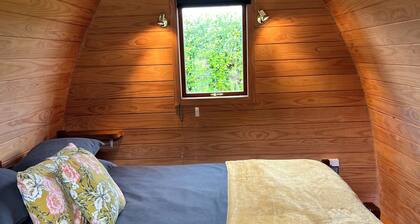 Pod 4 at Flat Hills Cafe and Tourist Park - King Pod off SH1 (accessible pod)