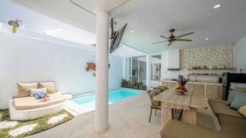 Outdoor pool, pool loungers