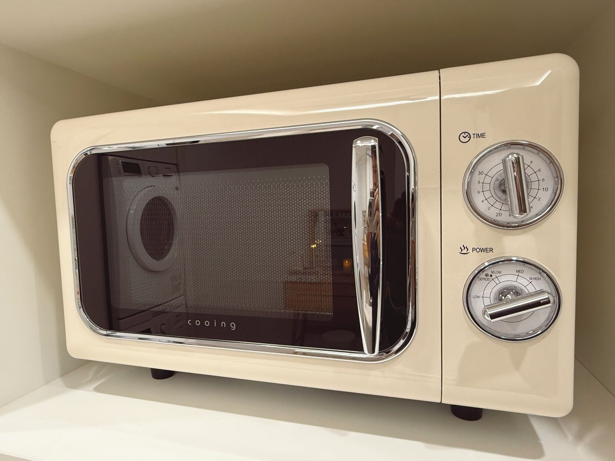 Full-size fridge, microwave, stovetop, cookware/dishes/utensils
