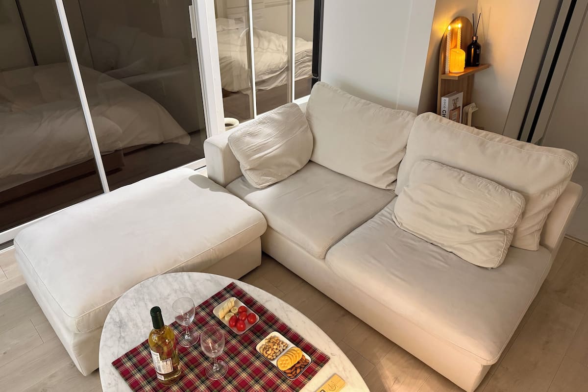 Espacio para trabajar con laptop y wifi gratis