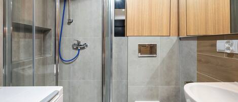 Shower, hair dryer, towels