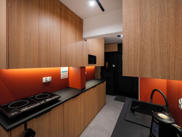Fridge, microwave, stovetop, toaster