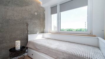 Iron/ironing board, WiFi, bed sheets