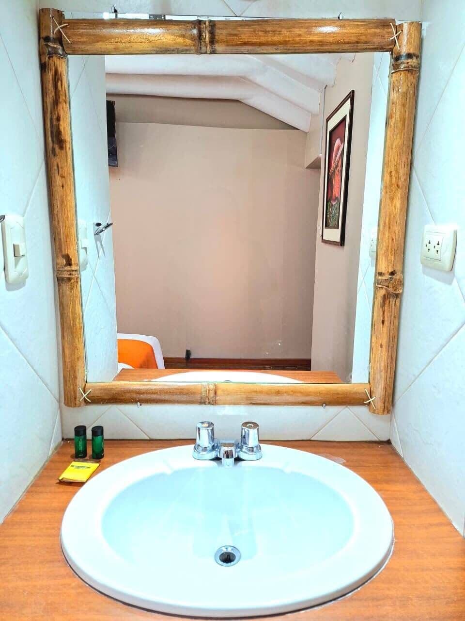 Doppelzimmer | Badezimmer | Handtücher, Seife, Shampoo, Toilettenpapier