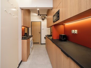 A compact kitchen with a microwave, toaster, and coffee maker. - Lermontowa Comfort Room #5 (Łódź)