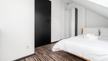 Iron/ironing board, WiFi, bed sheets