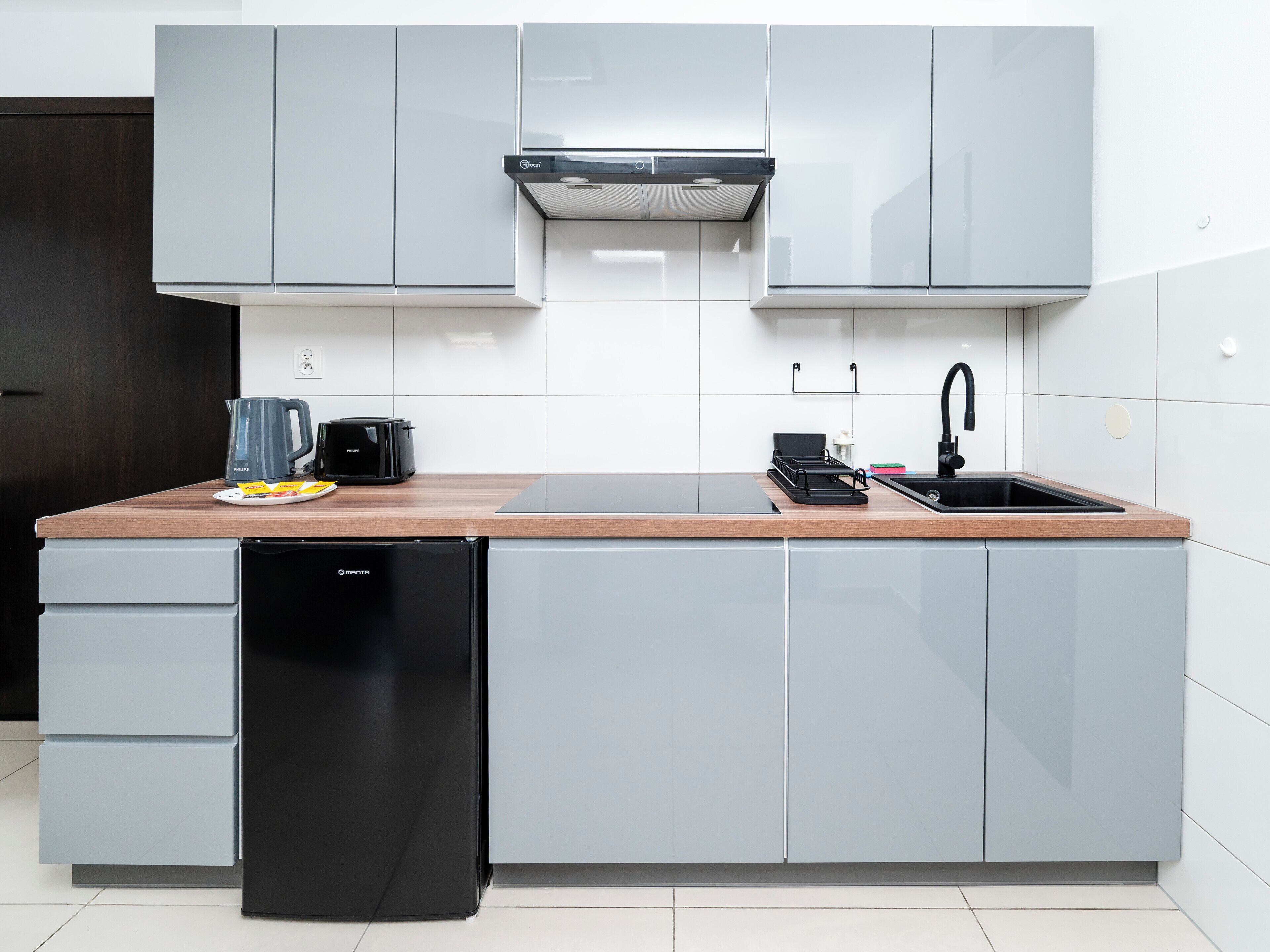 Fridge, microwave, stovetop