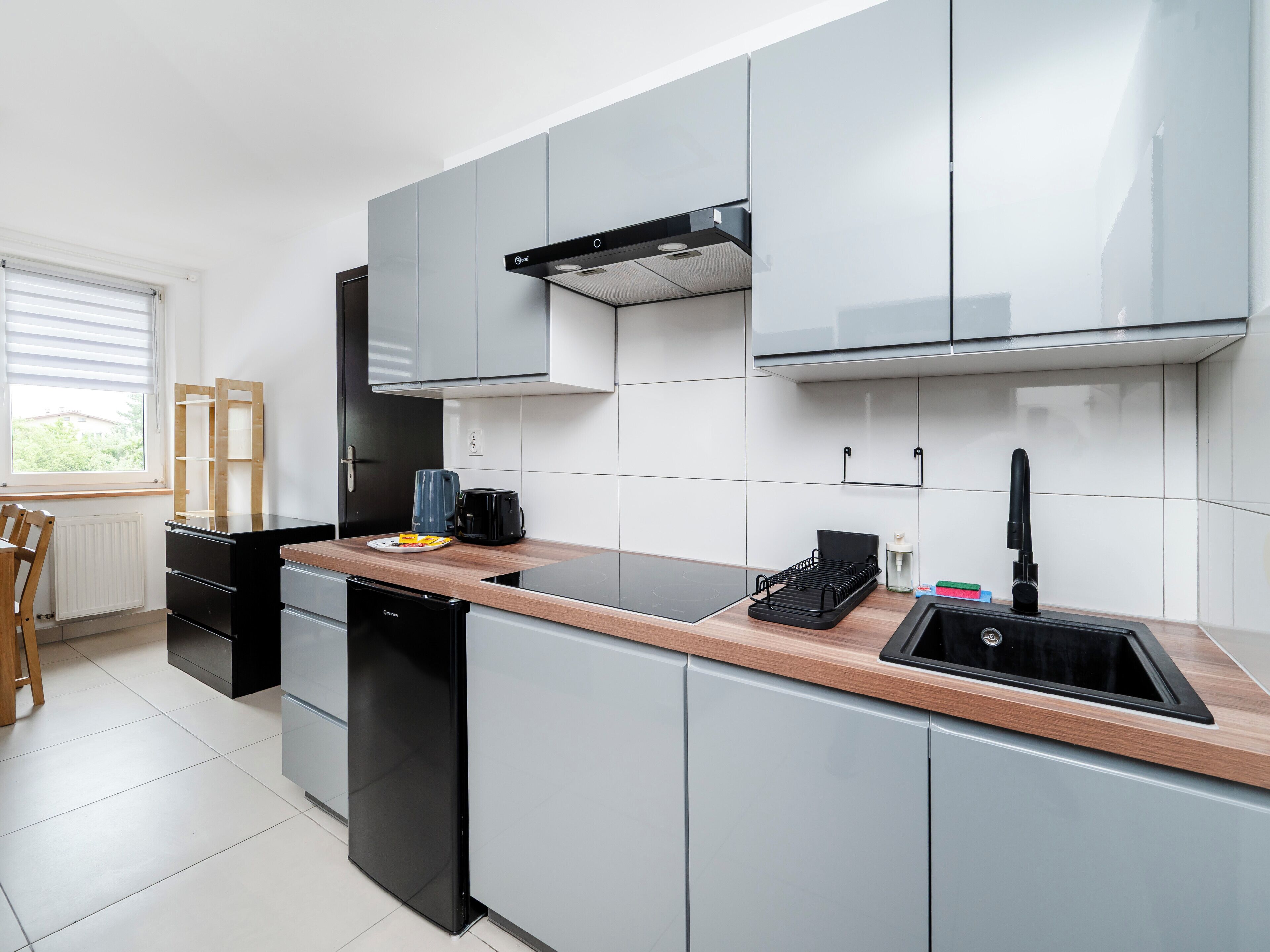 Fridge, microwave, stovetop
