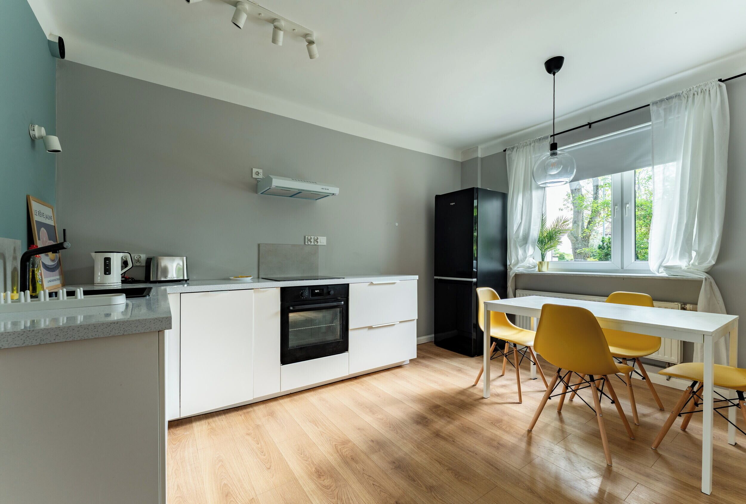 Frigorifero, forno, piano cottura, lavastoviglie