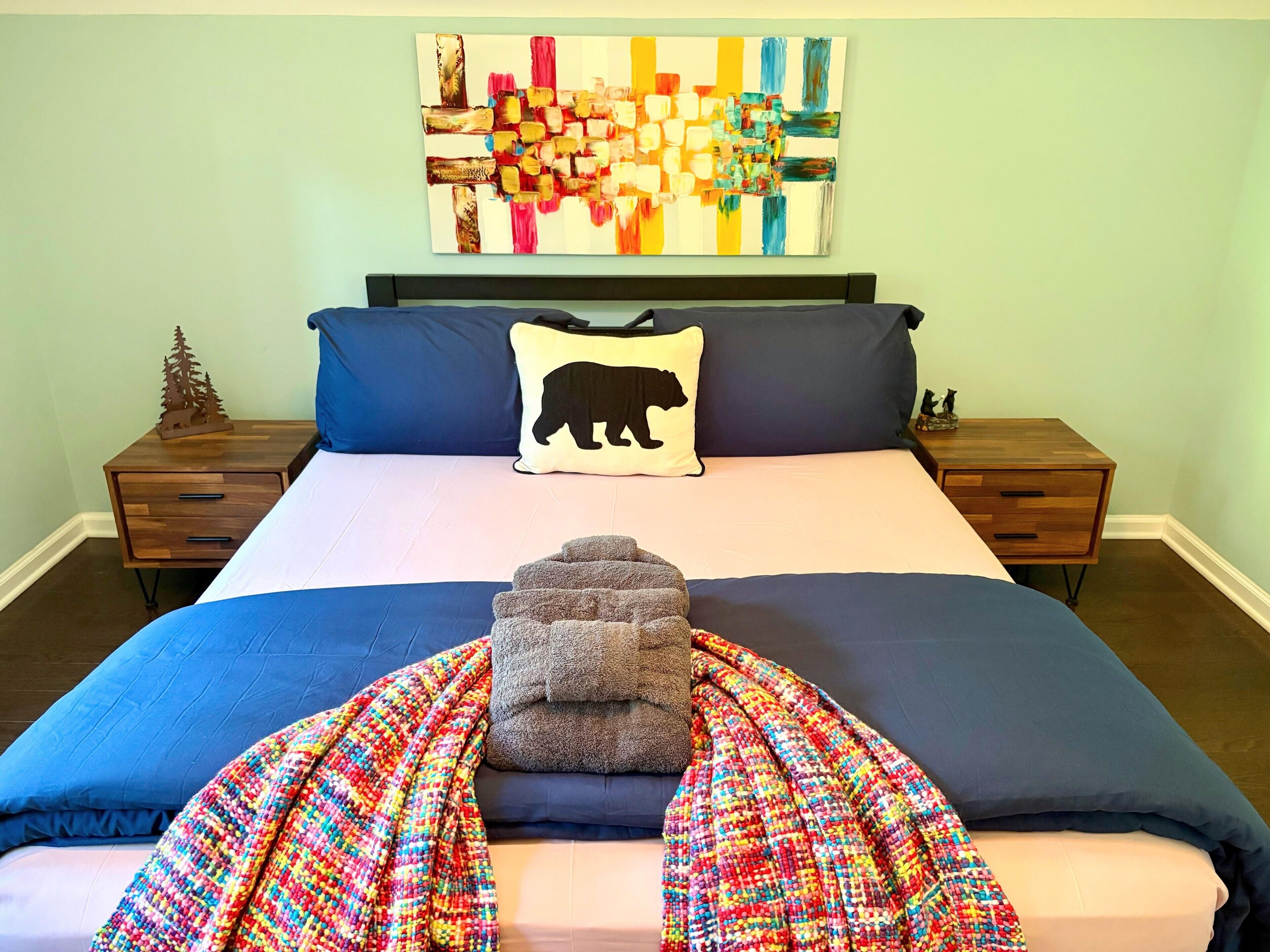5 bedrooms, desk, iron/ironing board, free WiFi