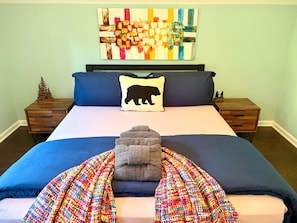 5 bedrooms, desk, iron/ironing board, WiFi (free)