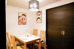 Dining - （玉川）Chibi Maruko-chan House | 3BR | 7 Min Walk to Station | Sleeps 8 (Osaka)