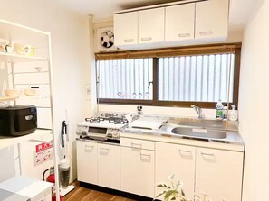 Private kitchen - （玉川）Chibi Maruko-chan House | 3BR | 7 Min Walk to Station | Sleeps 8 (Osaka)