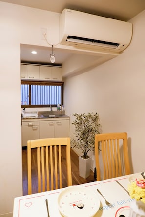 Dining - （玉川）Chibi Maruko-chan House | 3BR | 7 Min Walk to Station | Sleeps 8 (Osaka City)