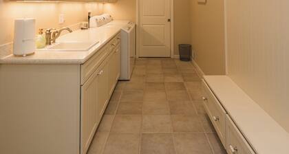 Spacious 5-bedroom near Sleeping Bear Dunes/beaches - New Owner Special Pricing