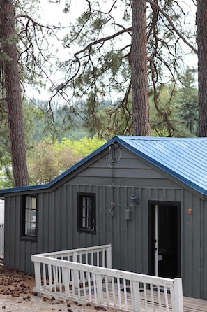 Exterior - Shore Acres -Cabin 2 Lakeview (Loon Lake)