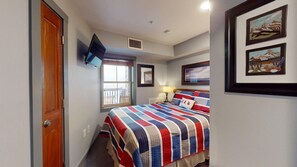 Room - Cozy 1-bedroom at Rimfire Lodge in the serene SnowShoe Village Area (Slaty Fork)