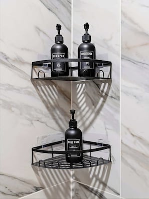 Bathroom amenities - Stylish Cozy Bishop Arts Studio (Dallas)