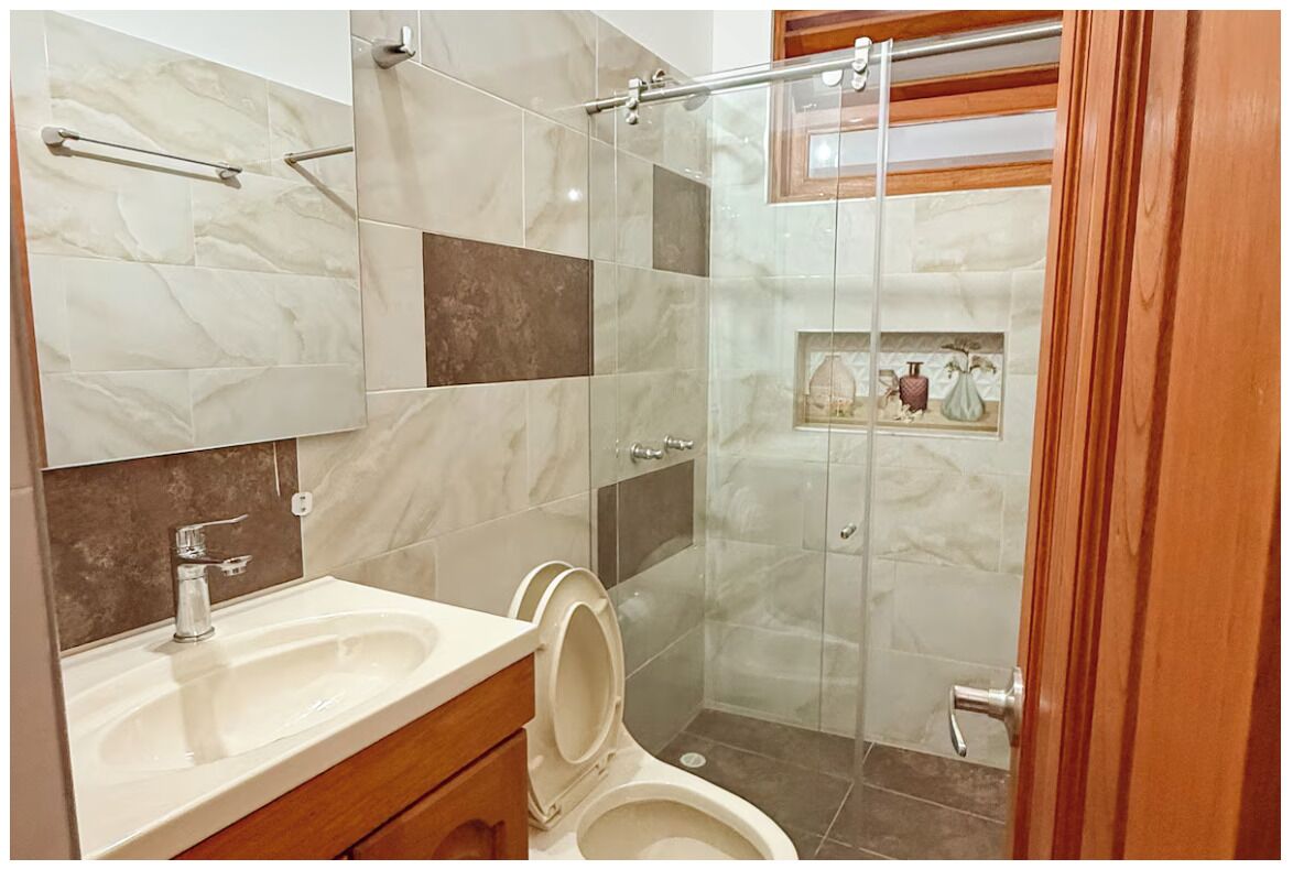 Toallas, jabón, papel de baño 