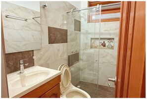 Toallas, jabón, papel de baño 