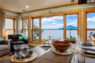 Tramonto Cottage on the Lake Hot Tub Pet Friendly