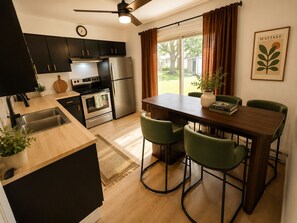 Private kitchen - Pleasant Townhome/Chesterton/Indiana Dunes/close to Chicago (Chesterton)