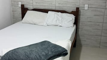 1 chambre, fer et planche à repasser, accès au Wi-Fi (inclus)