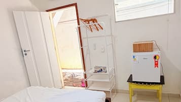 1 chambre, fer et planche à repasser, accès au Wi-Fi (inclus)