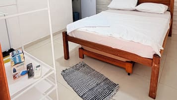1 chambre, fer et planche à repasser, accès au Wi-Fi (inclus)