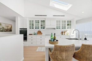 Coffee/tea maker, fridge, microwave, oven - Glass House Retreat at Forresters (Forresters Beach)