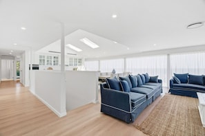 Interior - Glass House Retreat at Forresters (Forresters Beach)