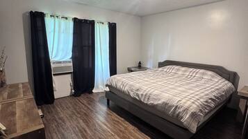 3 bedrooms, travel cot, Internet, bed sheets