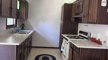 Oven, stovetop, coffee/tea maker, cookware/dishes/utensils