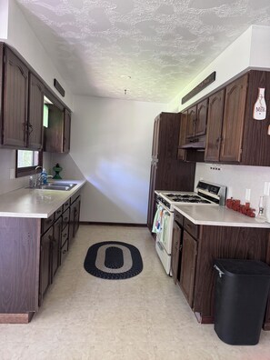 Private kitchen - Relaxing 3-bedroom Amish living home just minutes away from amish country! (Wooster)