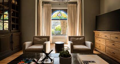 A Private Downtown Estate for Luxury City Stays